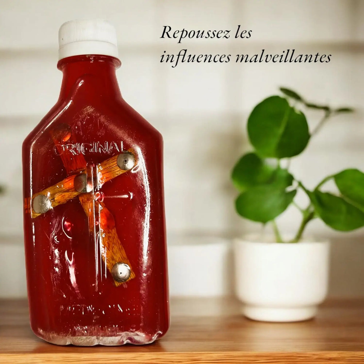 Le slogan "Repoussez les influences malveillantes" est écrit à côté d'une bouteille d'huile spirituelle détruit tout mal