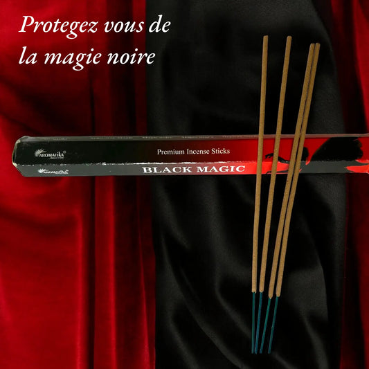 Le slogan "Protégez vous de la magie" est affiché à côté d'une boite et de bâtons d'encens Black Magic de la marque Aromatika