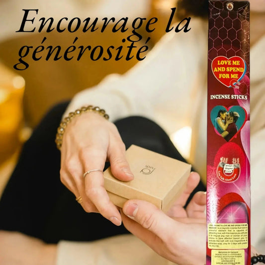 Le slogan "Encourage la générosité" est affiché à côté d'une boite d'encens Love me and spend for me