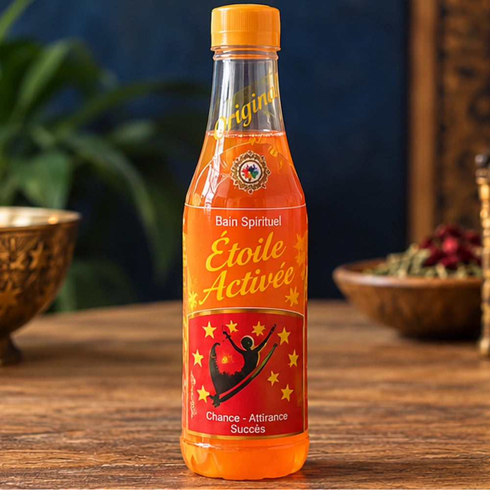 Bain Spirituel Étoile Activée, bouteille orange vue de face sur une table en bois, dans une ambiance spirituelle chaleureuse.