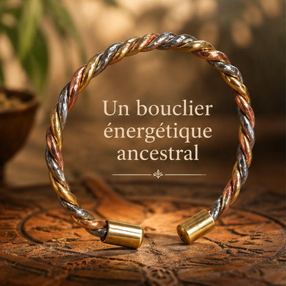 Bracelet de protection en cuivre, argent et laiton présenté dans une ambiance chaleureuse avec slogan ancestral.