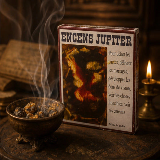 Boîte d’Encens Jupiter sur un autel rituel avec fumée d’encens, bougie et résines sacrées.