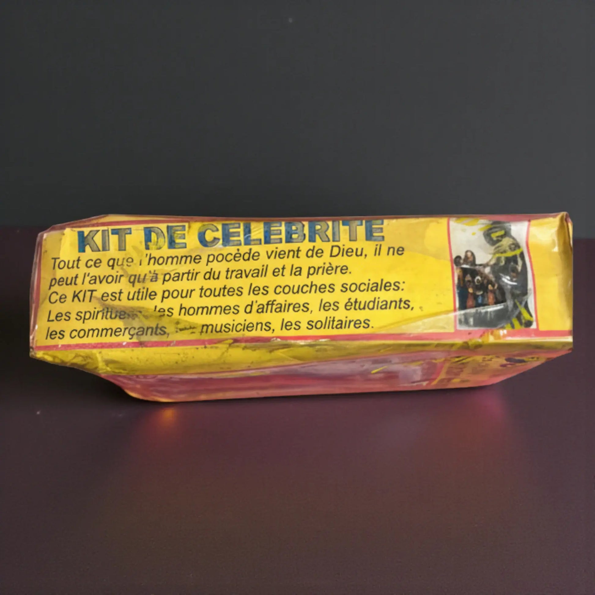 Tranche de la boite du kit de célébrité