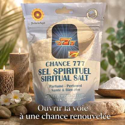 Sel Spirituel Chance 777 présenté de face dans une ambiance lumineuse avec bougies, fleurs et slogan dédié à la chance.