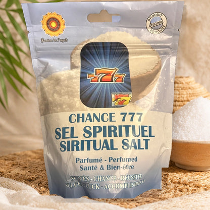 Sel Spirituel Chance 777 vu de face dans une composition naturelle et lumineuse avec bol de sel et matières végétales.